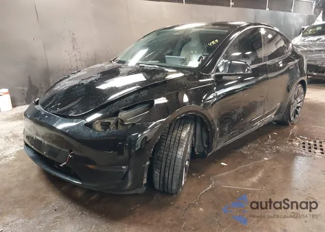 2022 Tesla Model Y Performance Dual Motor All-Wheel Drive z USA, uszkodzony, nr VIN 7SAYGDEF2NF531053